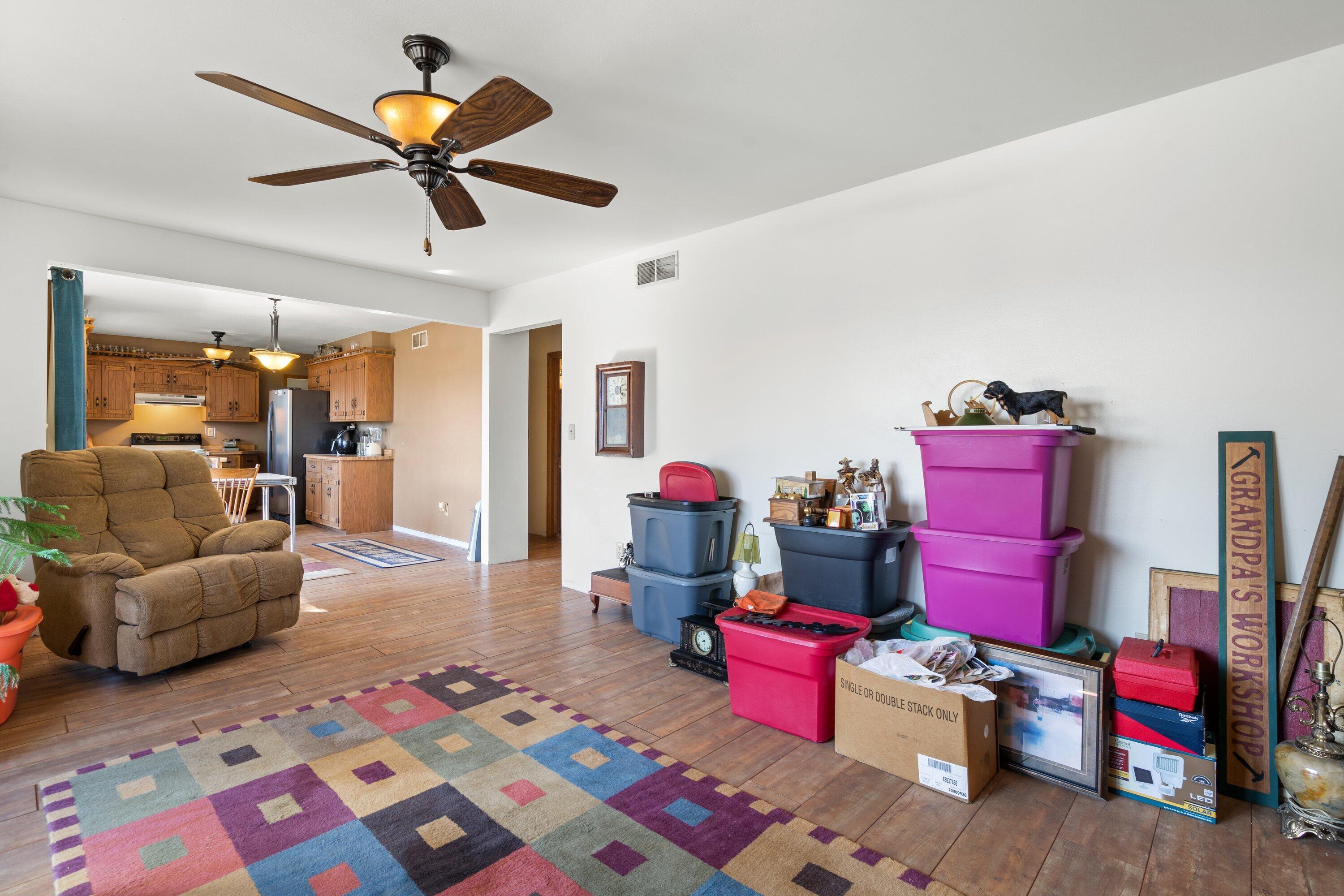 9545 County Highway Kewaskum, WI 53040 - Photo 12 of 34 livingroom