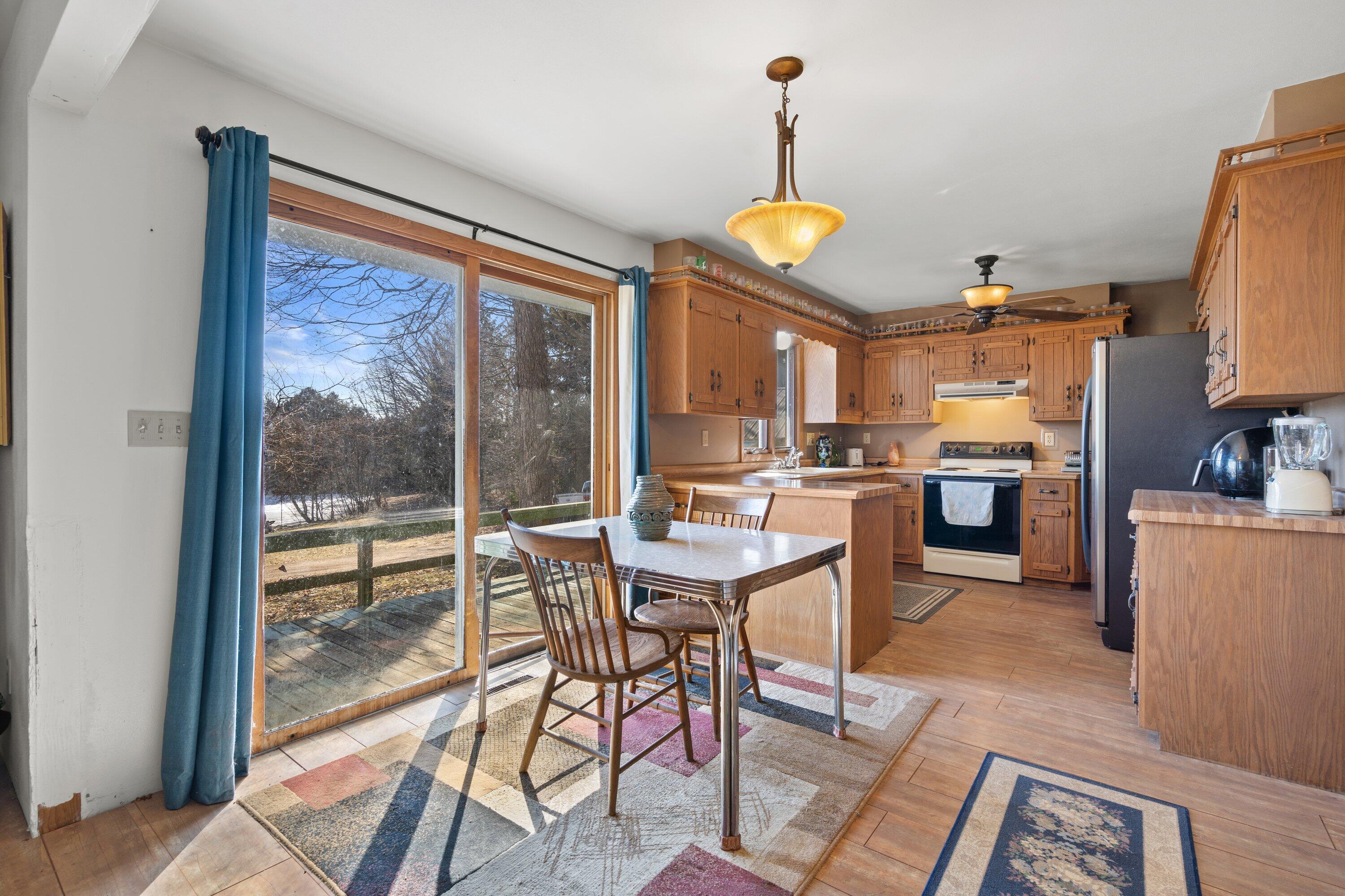 9545 County Highway Kewaskum, WI 53040 - Photo 10 of 34 Dining area