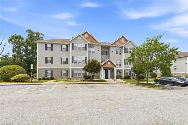 $158,000 | 6117 Hedgecock Circle, Unit 2D, High Point, NC 27265