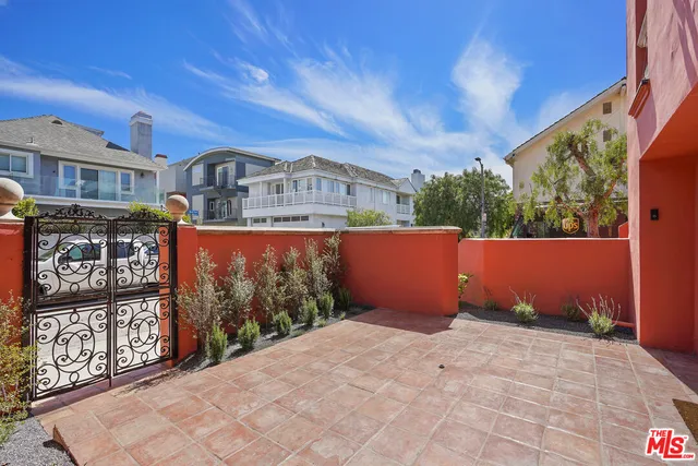 $15,000 | 4818 Roma Court, Marina del Rey, CA 90292