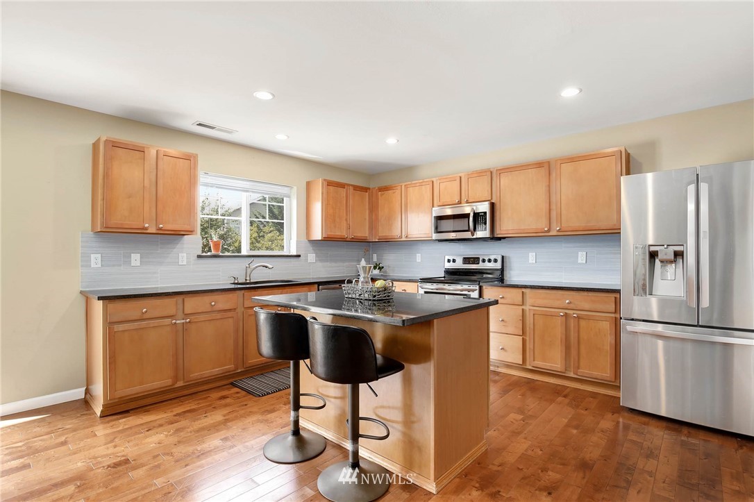 18105 170th Place Southeast Renton, WA 98058 - Photo 6 of 24 Gallery Image 6