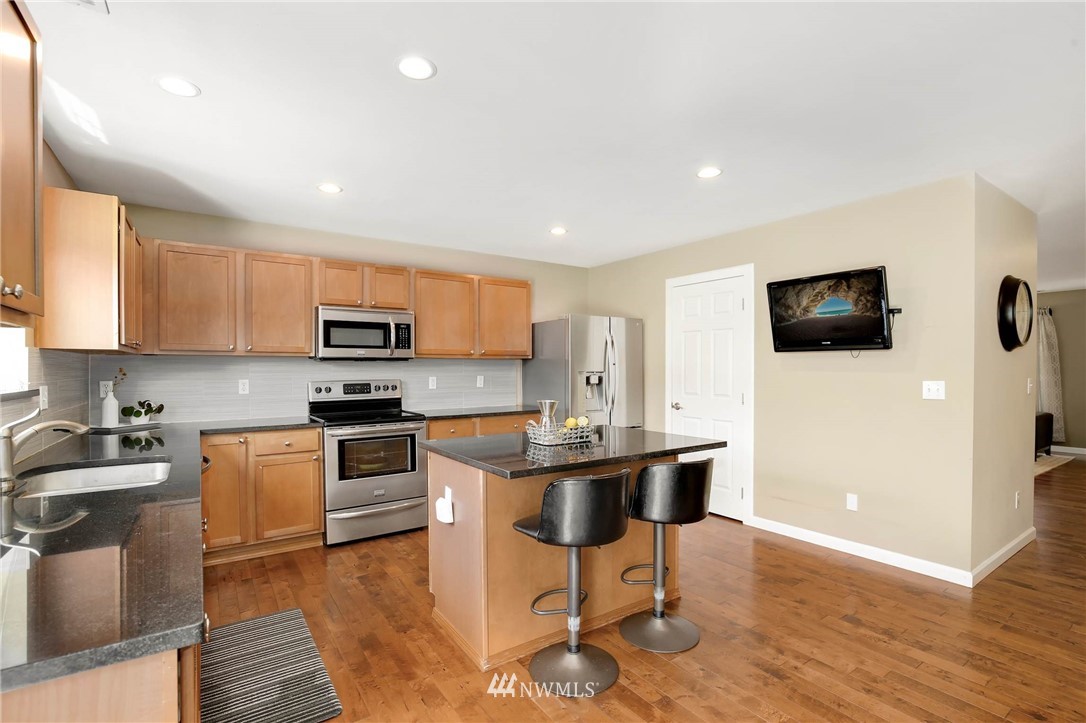 18105 170th Place Southeast Renton, WA 98058 - Photo 7 of 24 Gallery Image 7