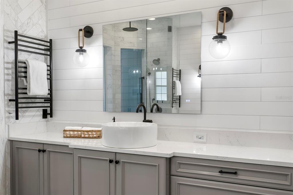 625 Balibay Road Apollo Beach, FL 33572 - Photo 24 of 51 a bathroom with a sink and a mirror