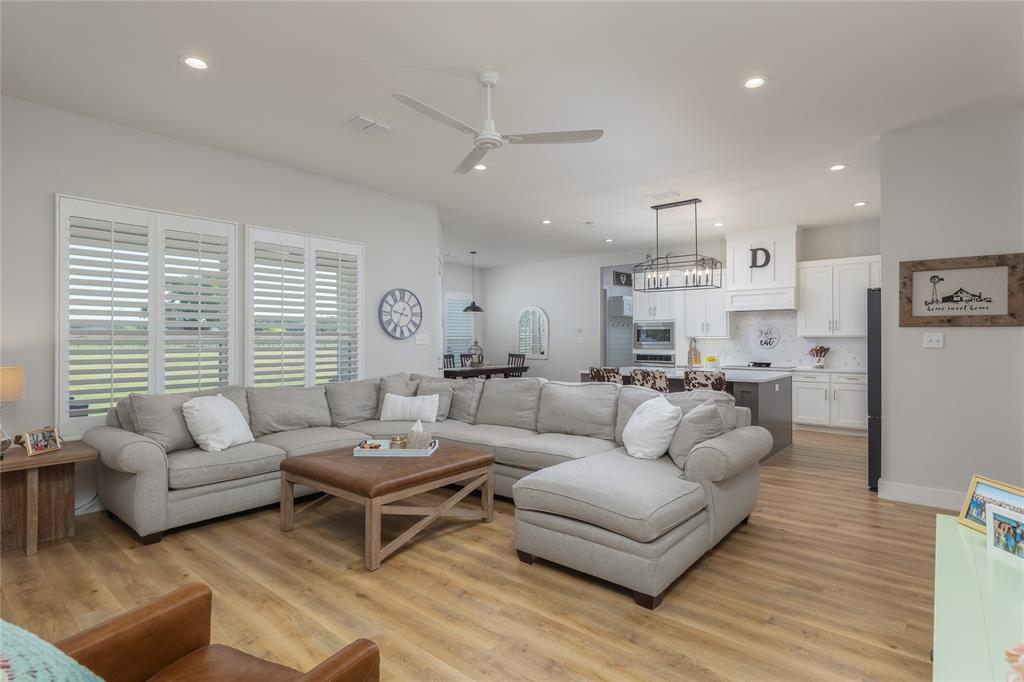 152 Katy Ranch Drive Weatherford, TX 76085 - Photo 13 of 39 Open Living Area