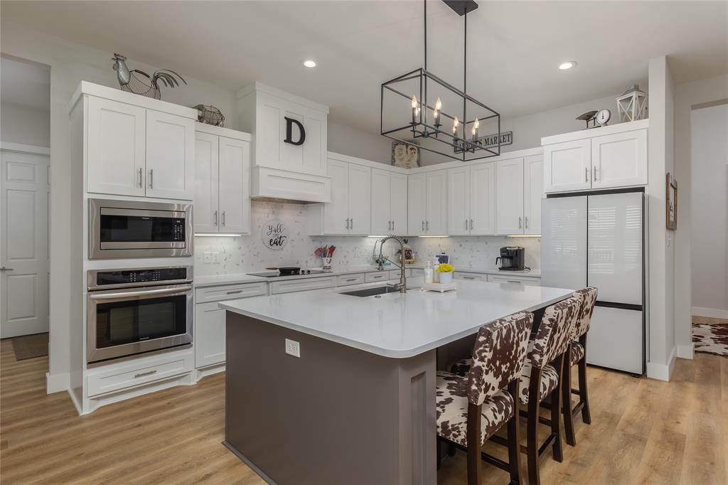 152 Katy Ranch Drive Weatherford, TX 76085 - Photo 14 of 39 Oversized Kitchen perfect for entertaining guests