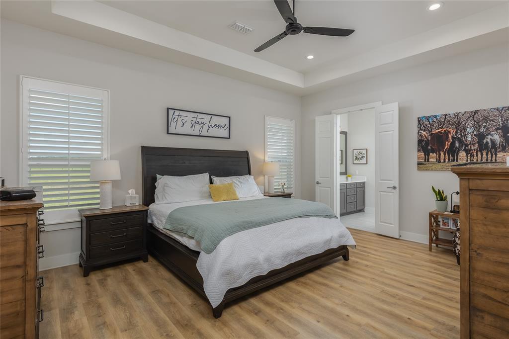 152 Katy Ranch Drive Weatherford, TX 76085 - Photo 20 of 39 Private Primary Suite