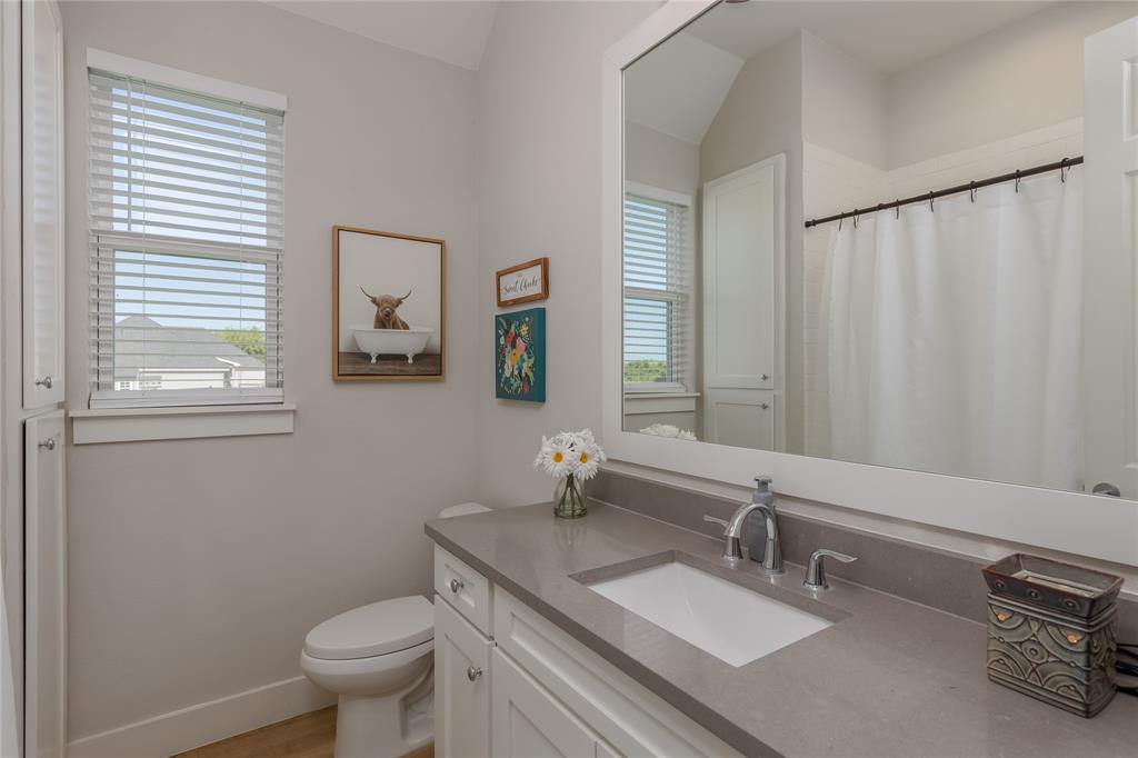 152 Katy Ranch Drive Weatherford, TX 76085 - Photo 26 of 39 Guest Bath
