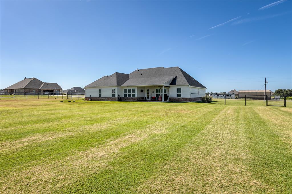 152 Katy Ranch Drive Weatherford, TX 76085 - Photo 31 of 39 Manicured lawn