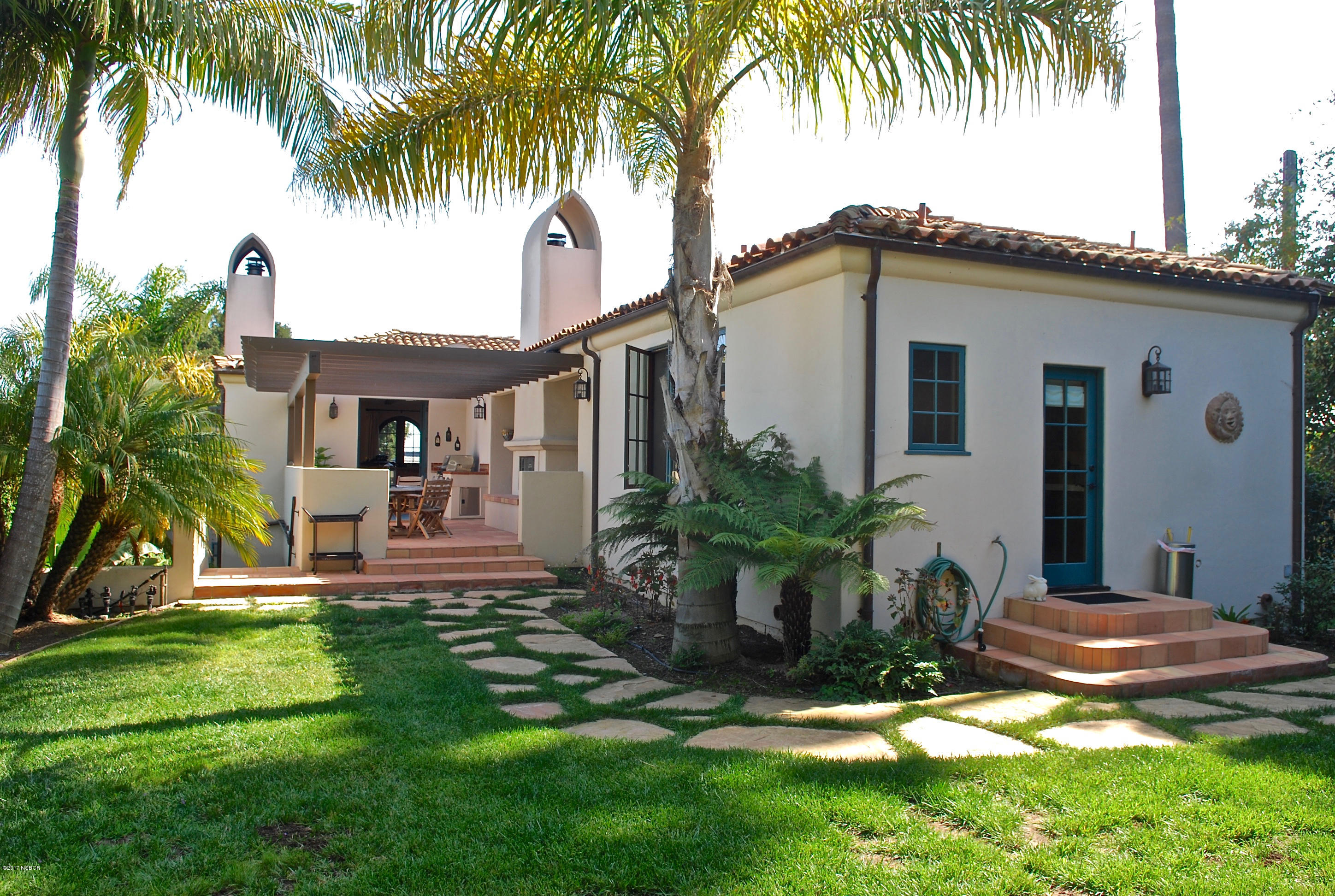 965 Isleta Avenue Santa Barbara, CA 93109 - Photo 15 of 17 a front view of a house with garden