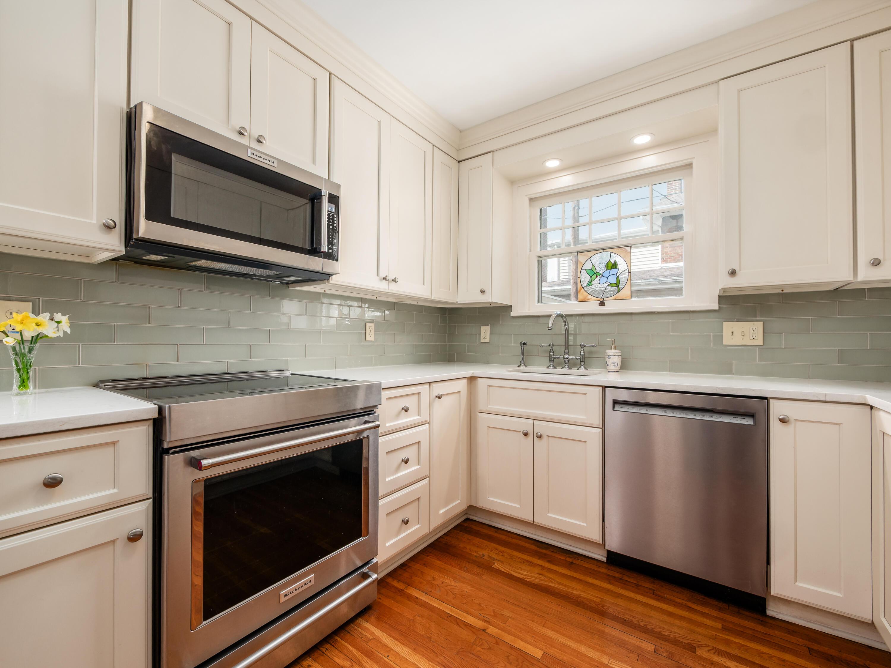 2151 Fairfax Road Columbus, OH 43221 - Photo 10 of 39 Updated Kitchen