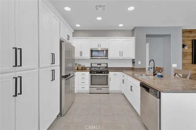 $469,000 | 13242 West Mesa Way, Victorville, CA 92395