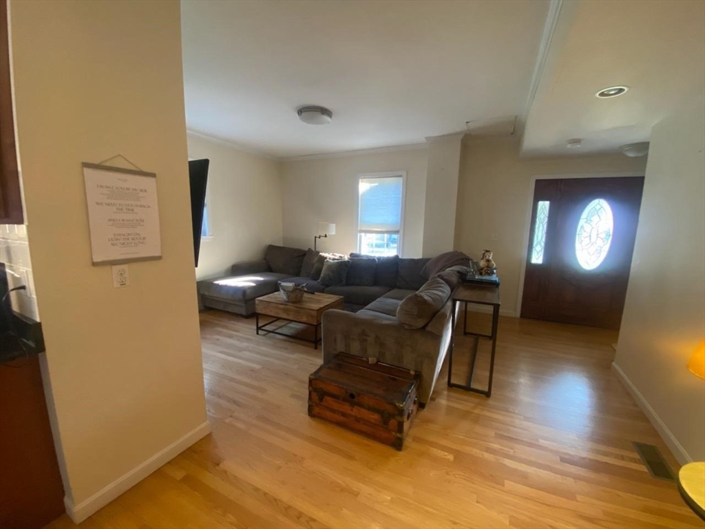 10 Cedar Street Wellesley, MA 02481 - Photo 4 of 10