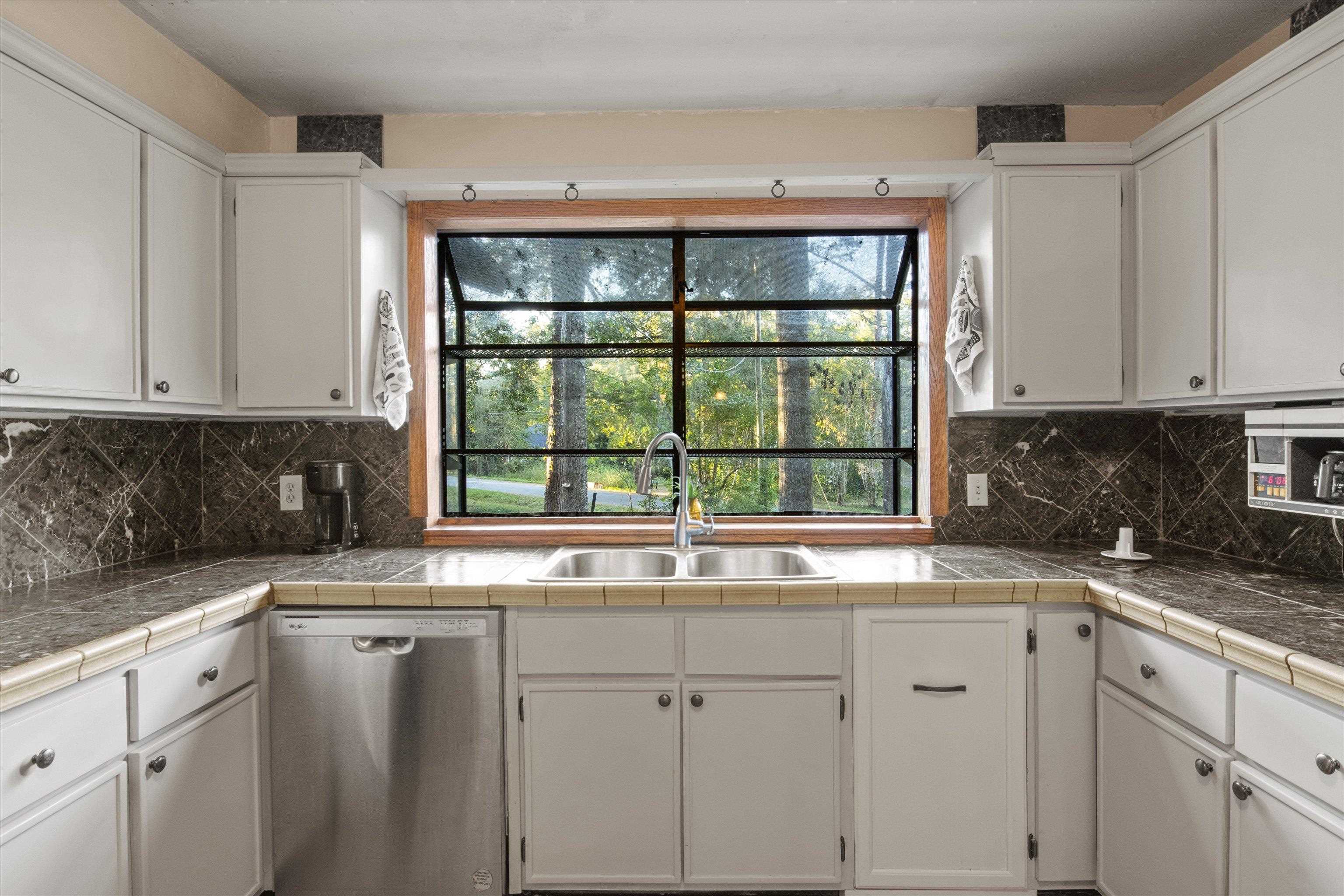 2403 San Pedro Avenue Tallahassee, FL 32304 - Photo 7 of 43