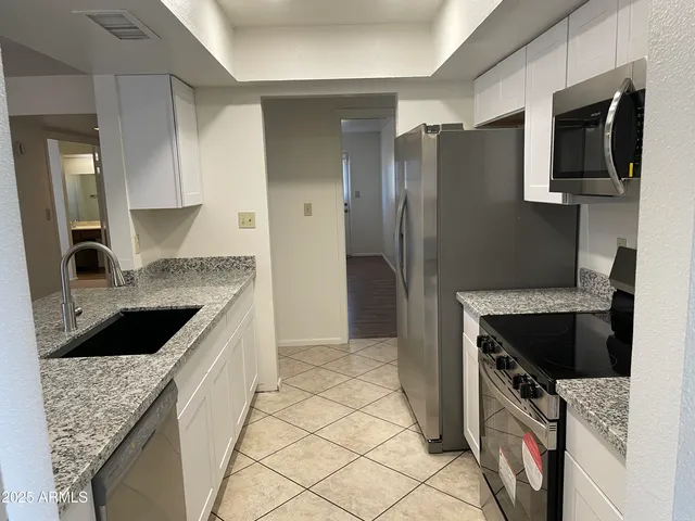 $1,895 | 10014 North 44th Drive, Glendale, AZ 85302