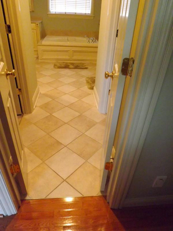 2165 Rollingdale Road Lexington, KY 40513 - Photo 27 of 59 ENTRANCE TO MASTER BATH WITH HIS & HERS