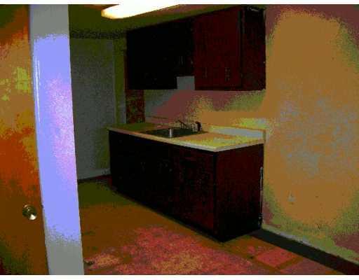 905 3rd Street McKees Rocks, PA 15136 - Photo 5 of 7 Kitchen. 2 nd apartment Kitchen