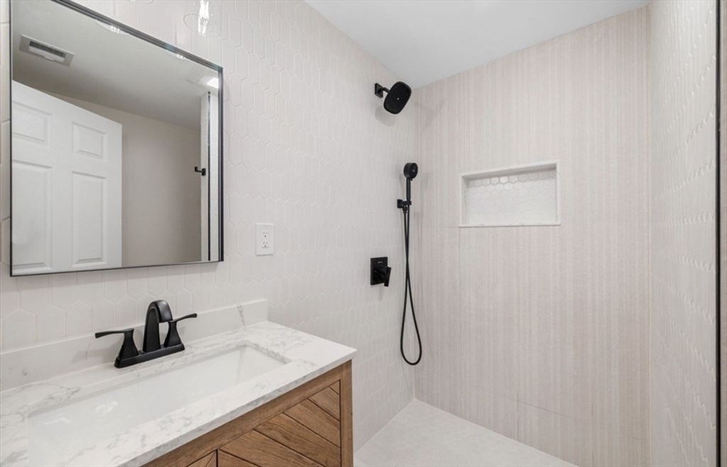 22 Abbott Road Waltham, MA 02452 - Photo 5 of 36