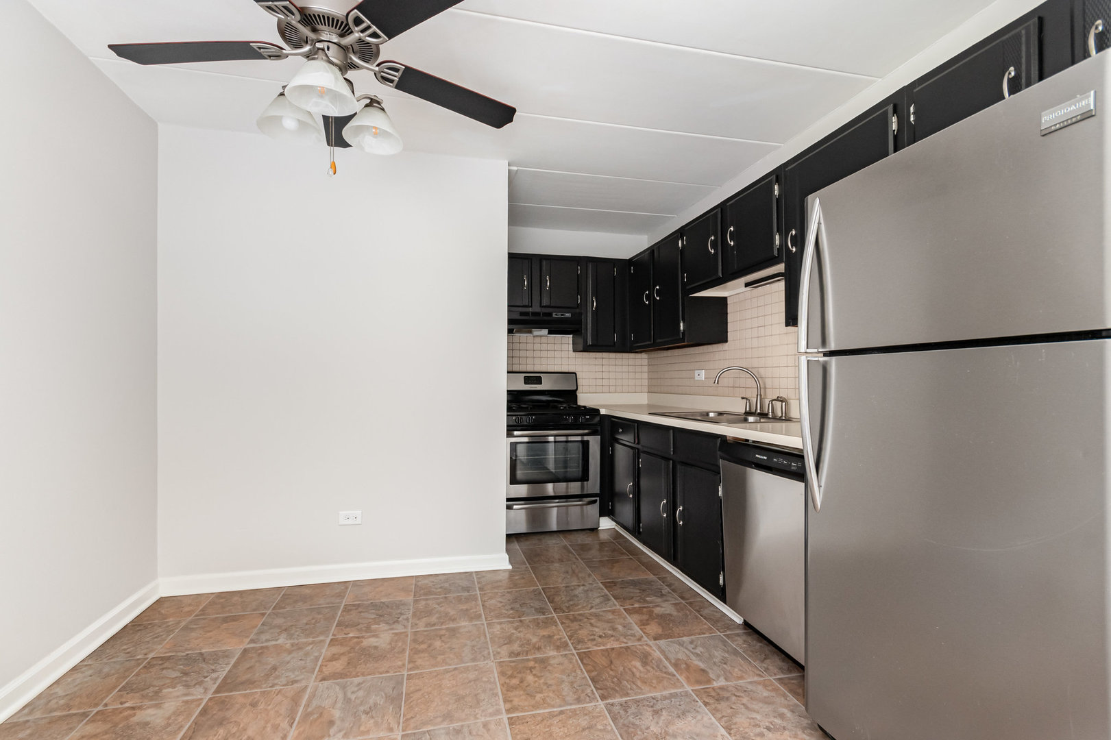 5340 Waterbury Drive, Unit 2103 Crestwood, IL 60418 - Photo 6 of 16