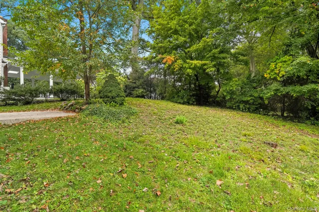 $1,250,000 | 105 Sprague Road, Scarsdale, NY 10583