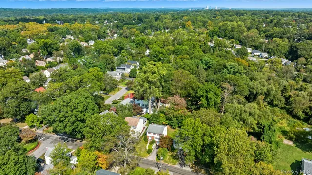 $1,250,000 | 105 Sprague Road, Scarsdale, NY 10583