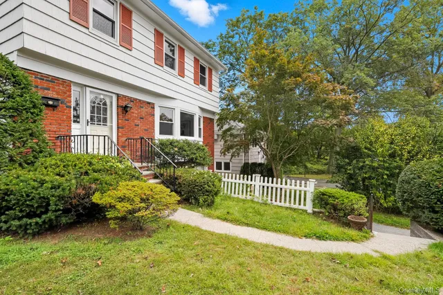 $1,250,000 | 105 Sprague Road, Scarsdale, NY 10583