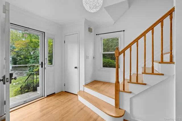 $1,250,000 | 105 Sprague Road, Scarsdale, NY 10583