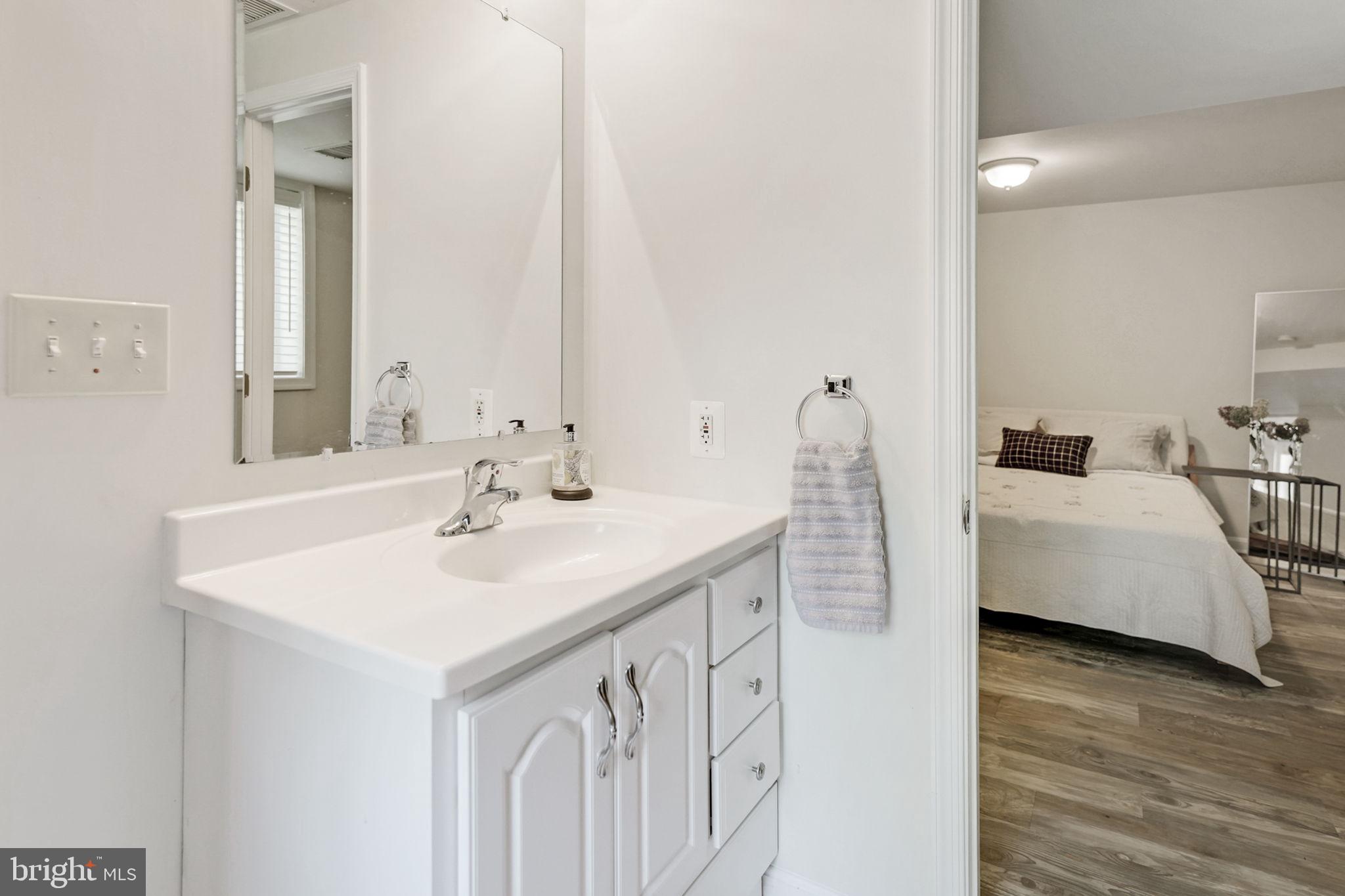 11340 Waples Mill Road Oakton, VA 22124 - Photo 21 of 40