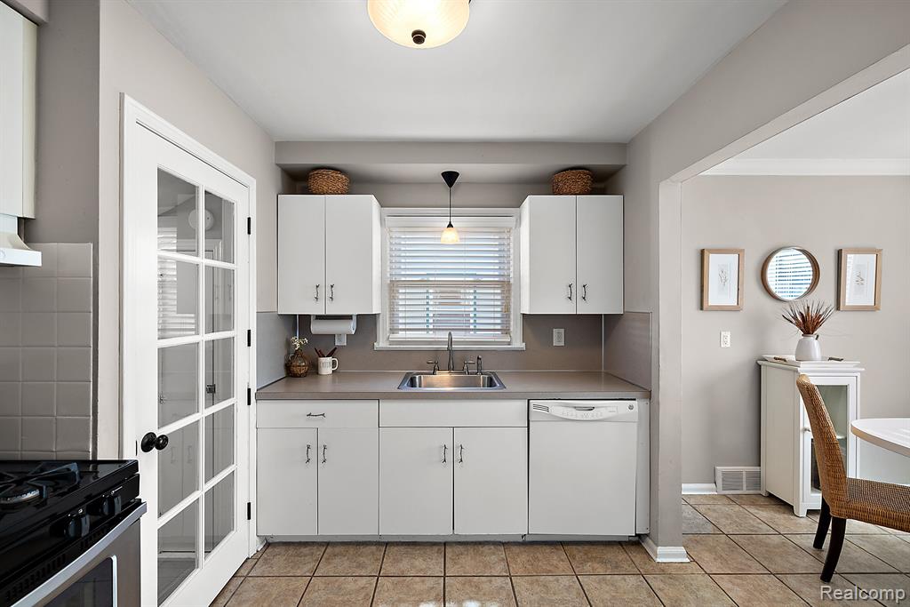 3328 Chester Road Royal Oak, MI 48073 - Photo 14 of 42