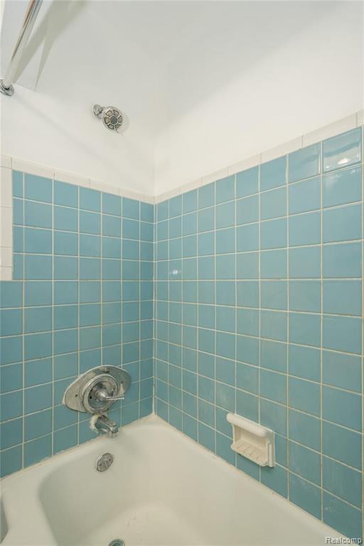 24844 Landau Center Line, MI 48015 - Photo 27 of 58