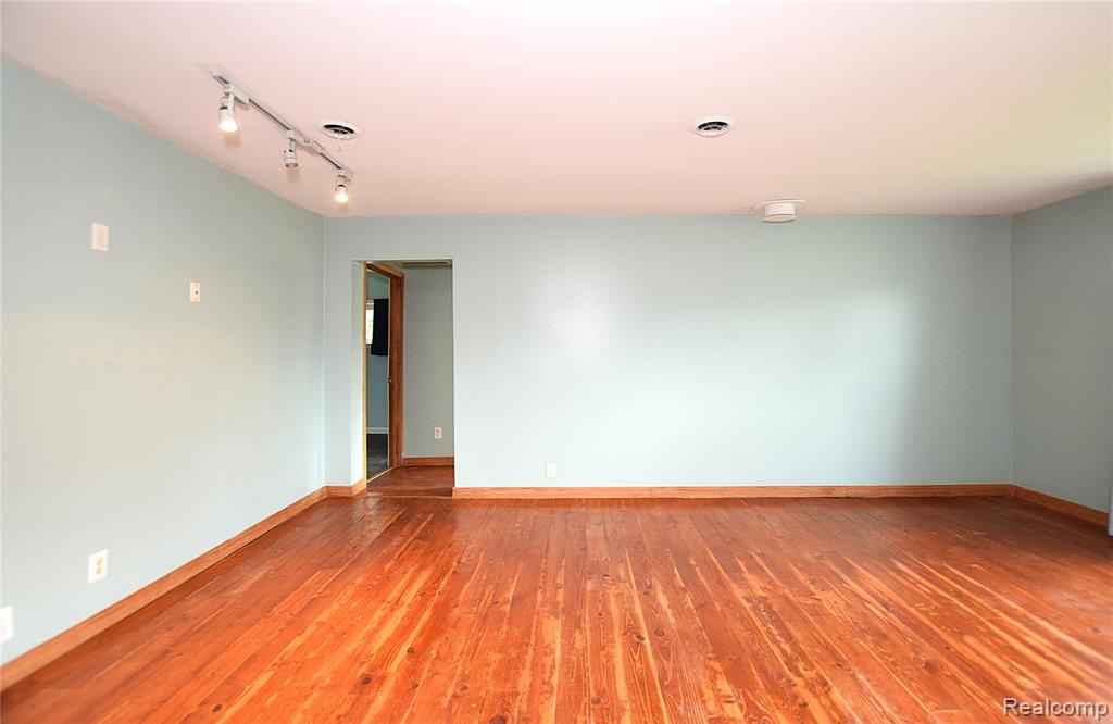 908 Tyler Road Lennon, MI 48449 - Photo 4 of 11 Gallery Image 4