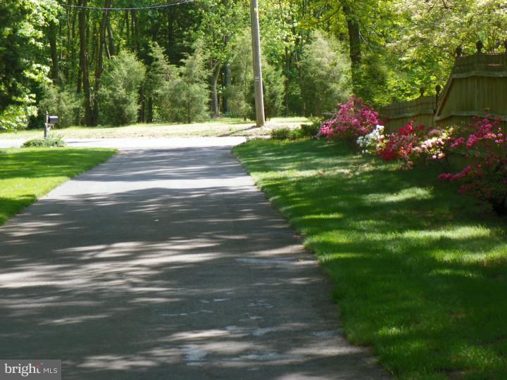 986 Lincoln Road Mullica Hill, NJ 08062 - Photo 2 of 24 Driveway