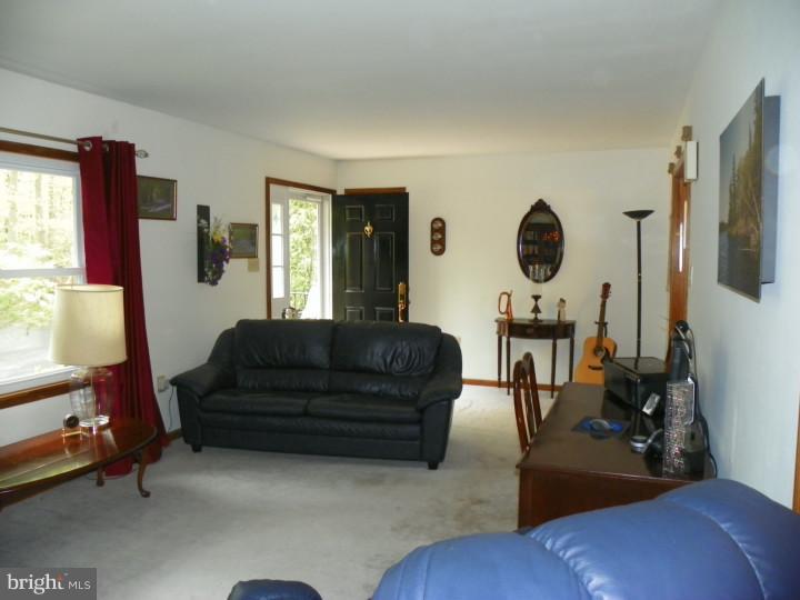 986 Lincoln Road Mullica Hill, NJ 08062 - Photo 6 of 24 Living Room