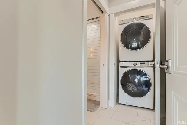 $3,200 | 110 East Water Street, Unit 1, Newburgh, IN 47630