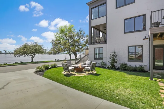 $3,200 | 110 East Water Street, Unit 1, Newburgh, IN 47630