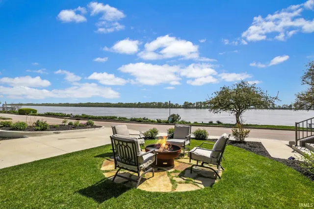 $3,200 | 110 East Water Street, Unit 1, Newburgh, IN 47630