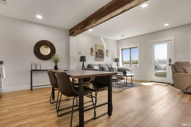 $3,200 | 110 East Water Street, Unit 1, Newburgh, IN 47630