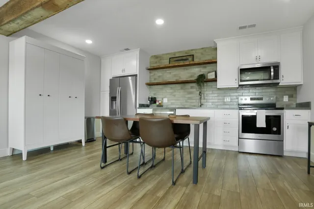 $3,200 | 110 East Water Street, Unit 1, Newburgh, IN 47630