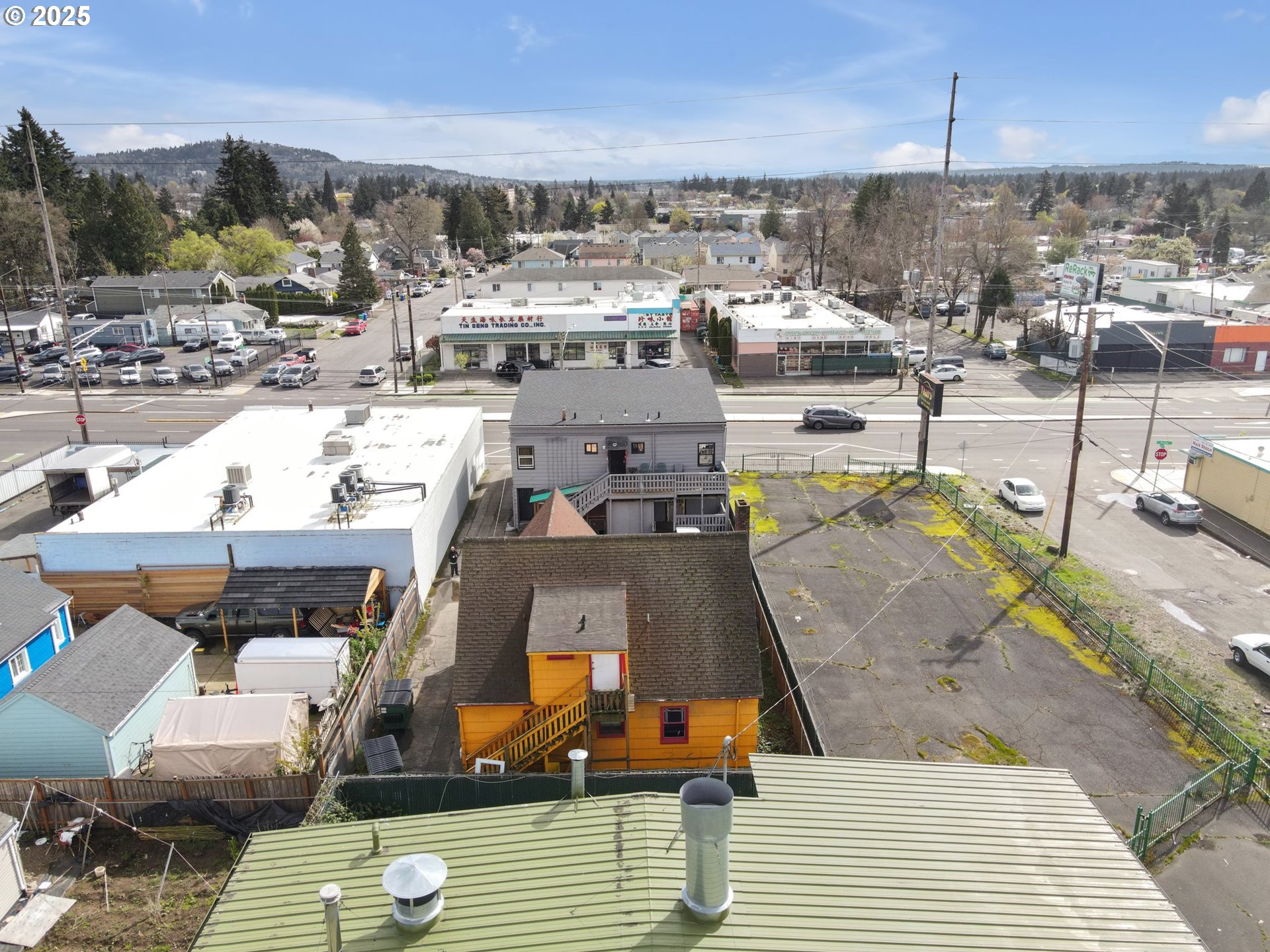 8325 Southeast Division Street Portland, OR 97216 - Photo 4 of 44