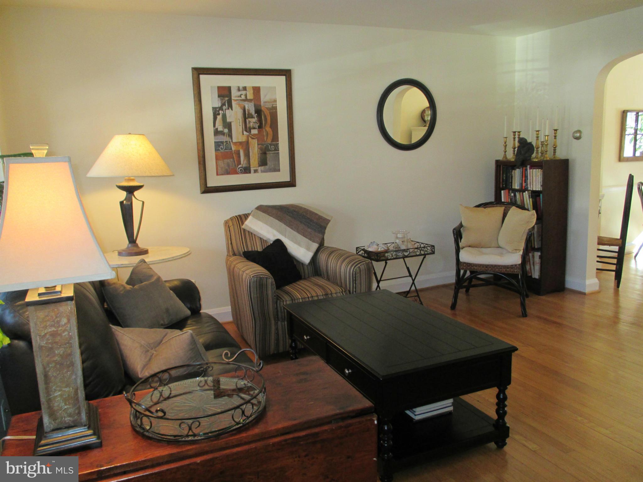 211 Brandon Road Baltimore, MD 21212 - Photo 3 of 30 FRESHLY PAINTED THROUGHOUT!