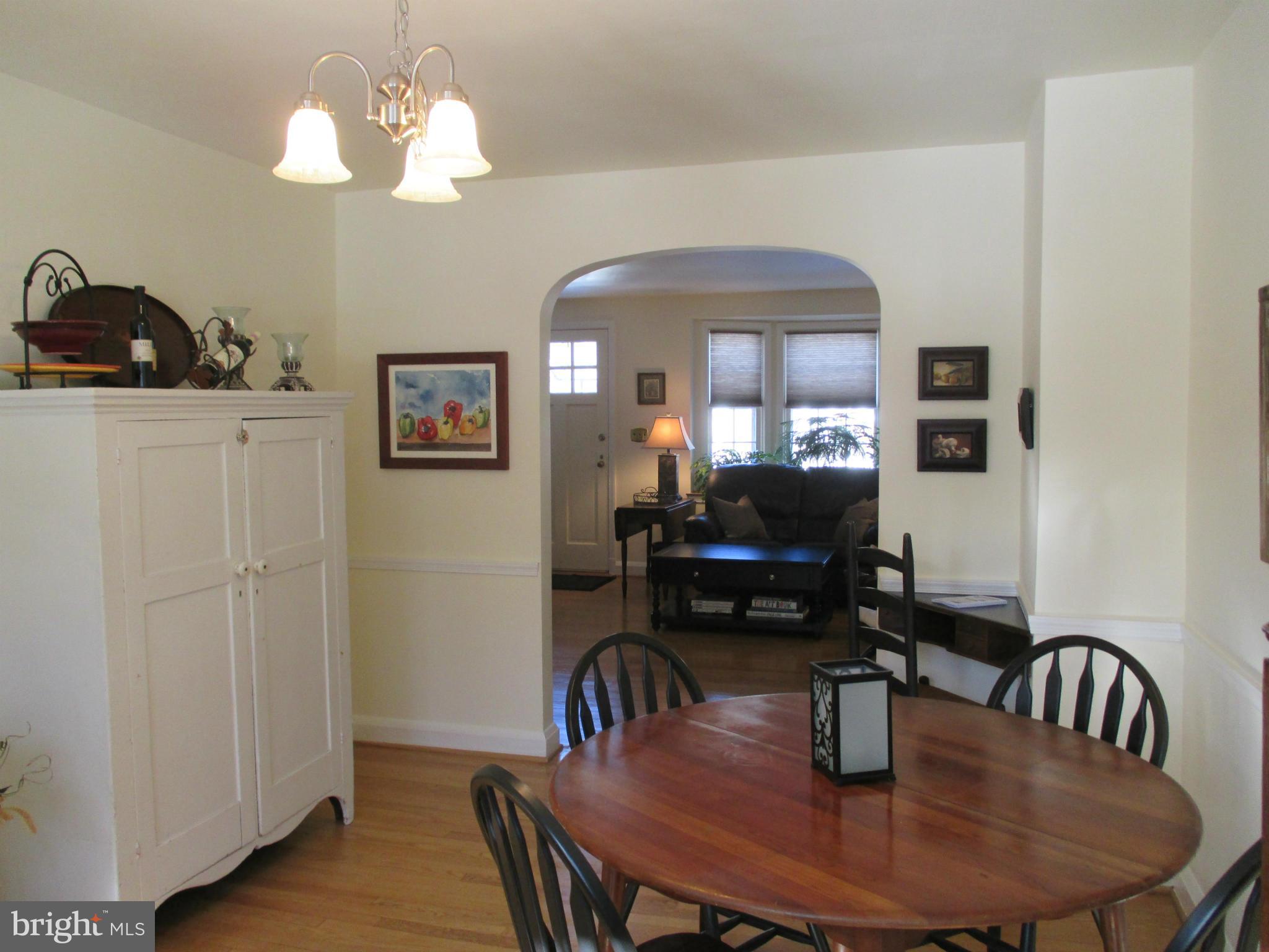 211 Brandon Road Baltimore, MD 21212 - Photo 6 of 30 GREAT VIBE-DOUBLE WINDOW O'LOOKS CHERRY TREE!