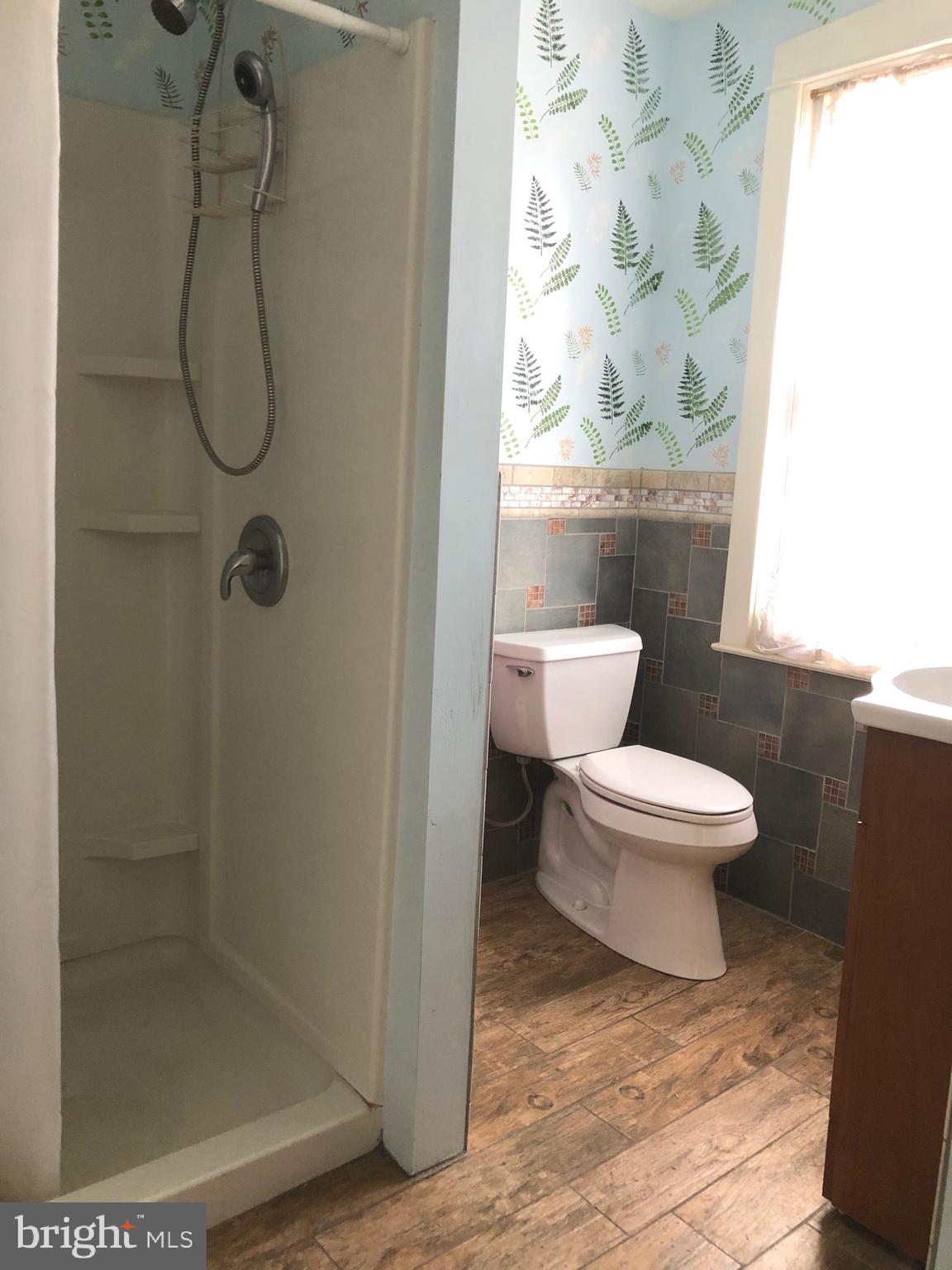 33 Pocahontas Road Somerdale, NJ 08083 - Photo 18 of 25 Full Bath