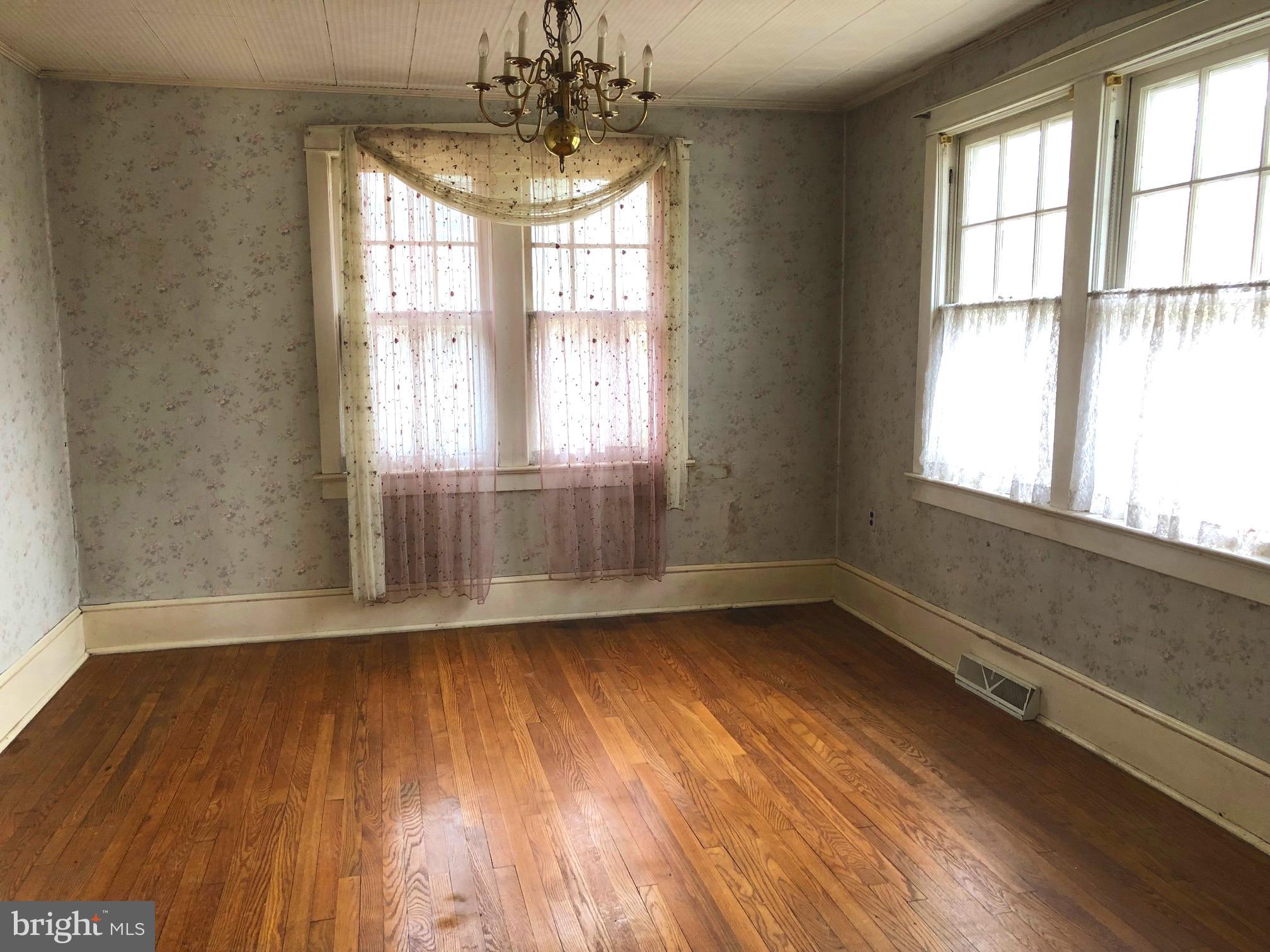 33 Pocahontas Road Somerdale, NJ 08083 - Photo 8 of 25 Dining Room