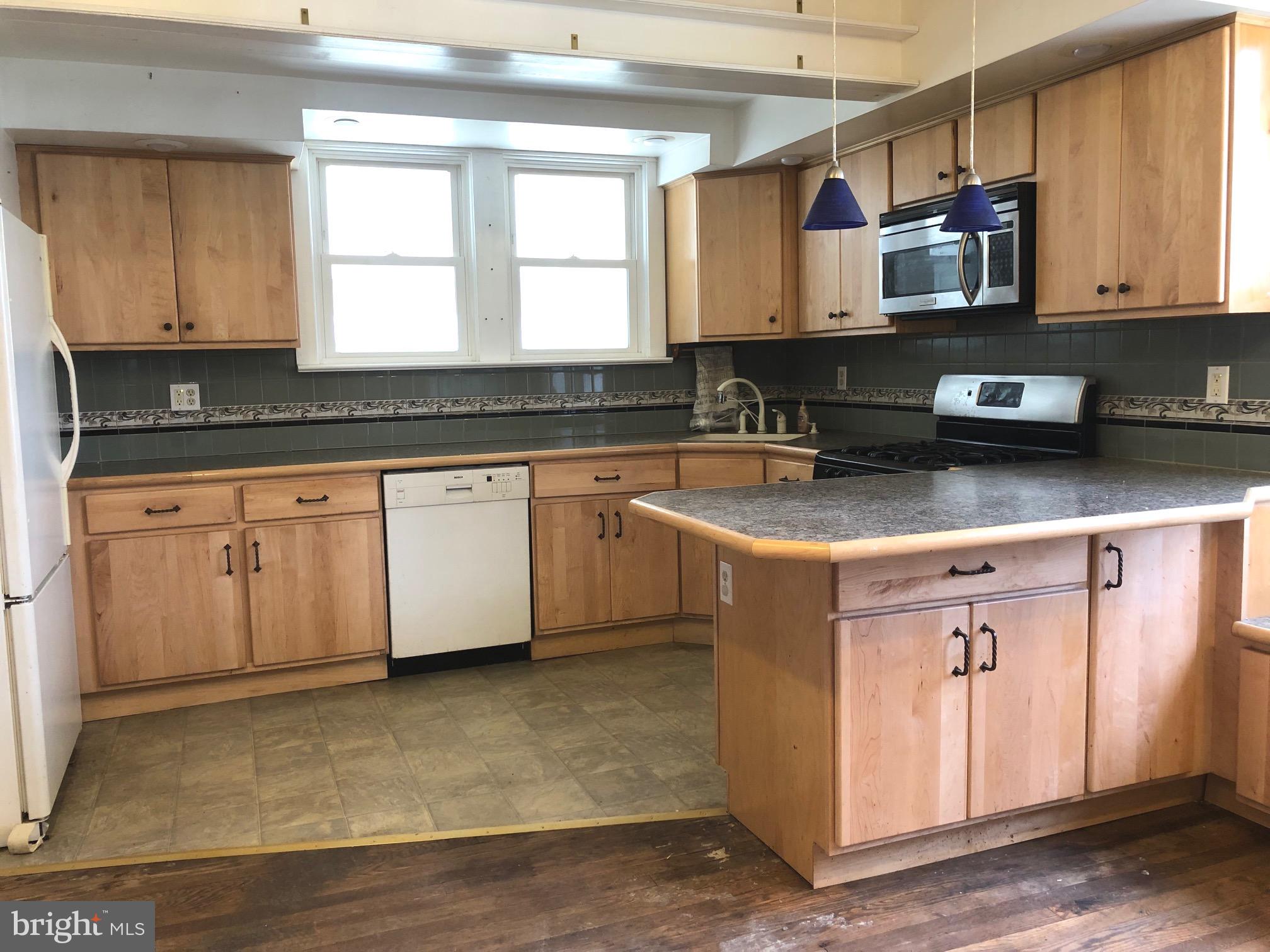 33 Pocahontas Road Somerdale, NJ 08083 - Photo 10 of 25 Kitchen