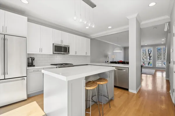$925,000 | 1305 West Belmont Avenue, Chicago, IL 60657