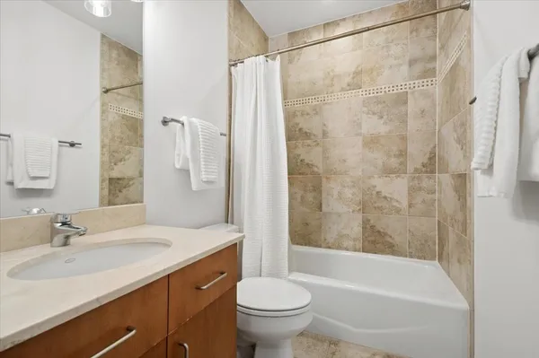 $925,000 | 1305 West Belmont Avenue, Chicago, IL 60657