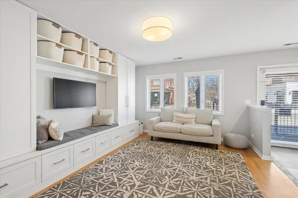 $925,000 | 1305 West Belmont Avenue, Chicago, IL 60657