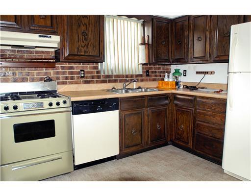 5015 East Willock Road Baldwin, PA 15227 - Photo 8 of 18 Kitchen.