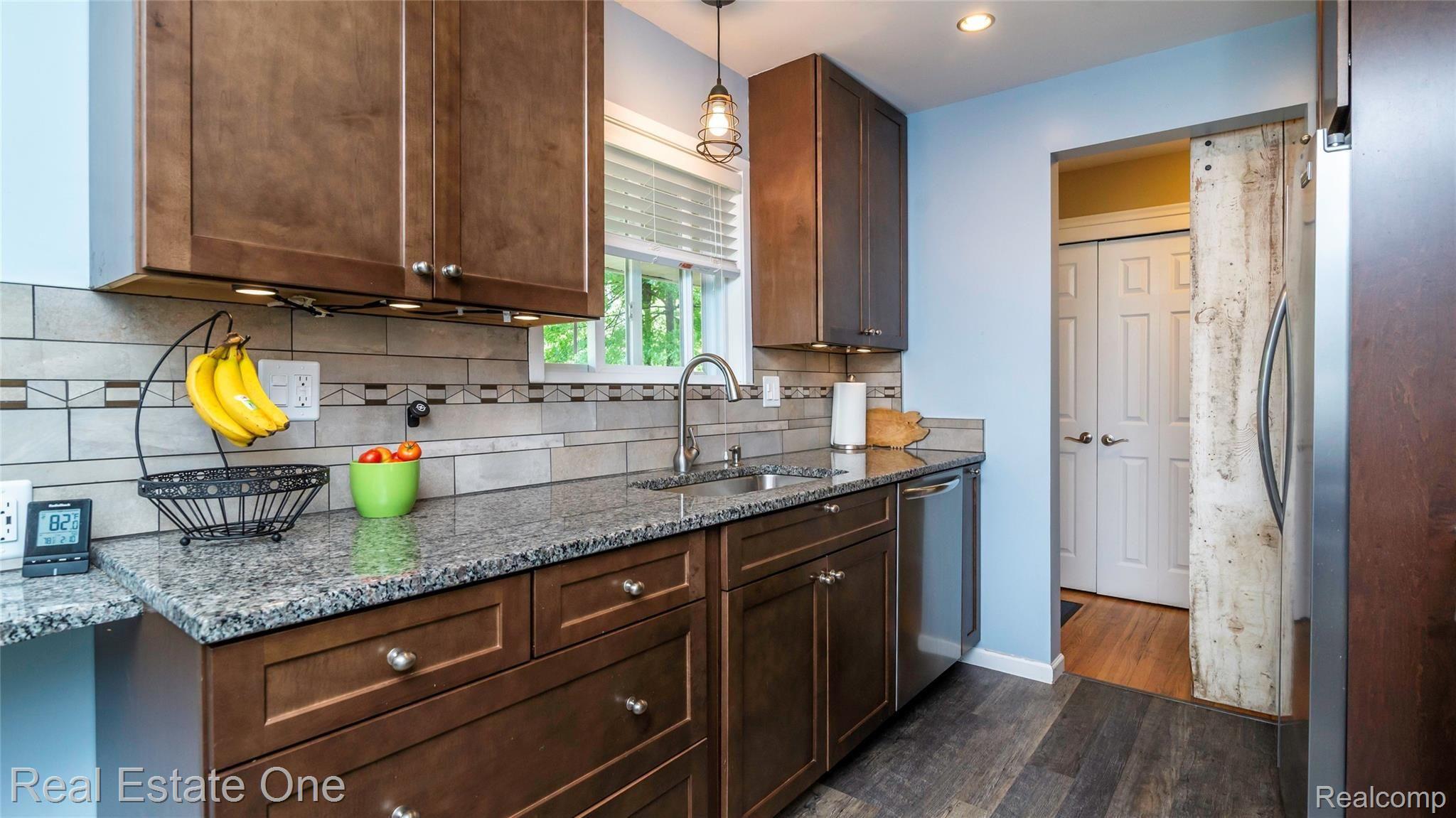 28536 Quail Hollow Road Farmington, MI 48331 - Photo 8 of 48 Kitchen
