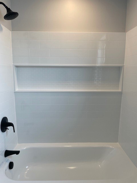 228 State Street, Unit 2 Bristol, RI 02809 - Photo 15 of 19 LARGE TUB AND SHOWER