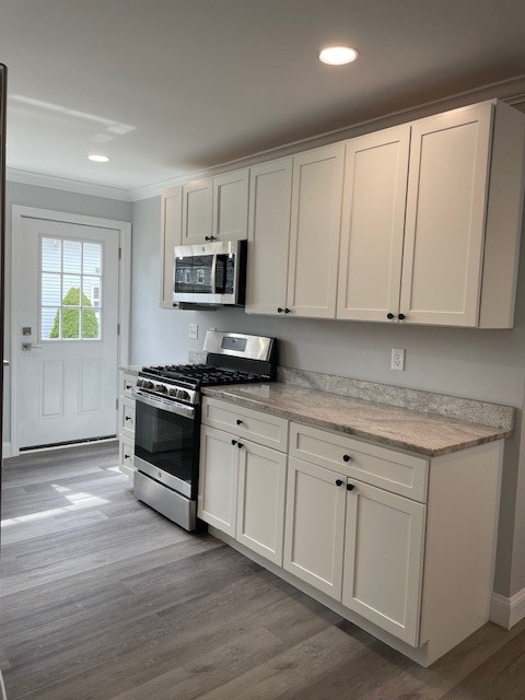 228 State Street, Unit 2 Bristol, RI 02809 - Photo 6 of 19 COUNTRY CABINETS, SS APPLIANCES